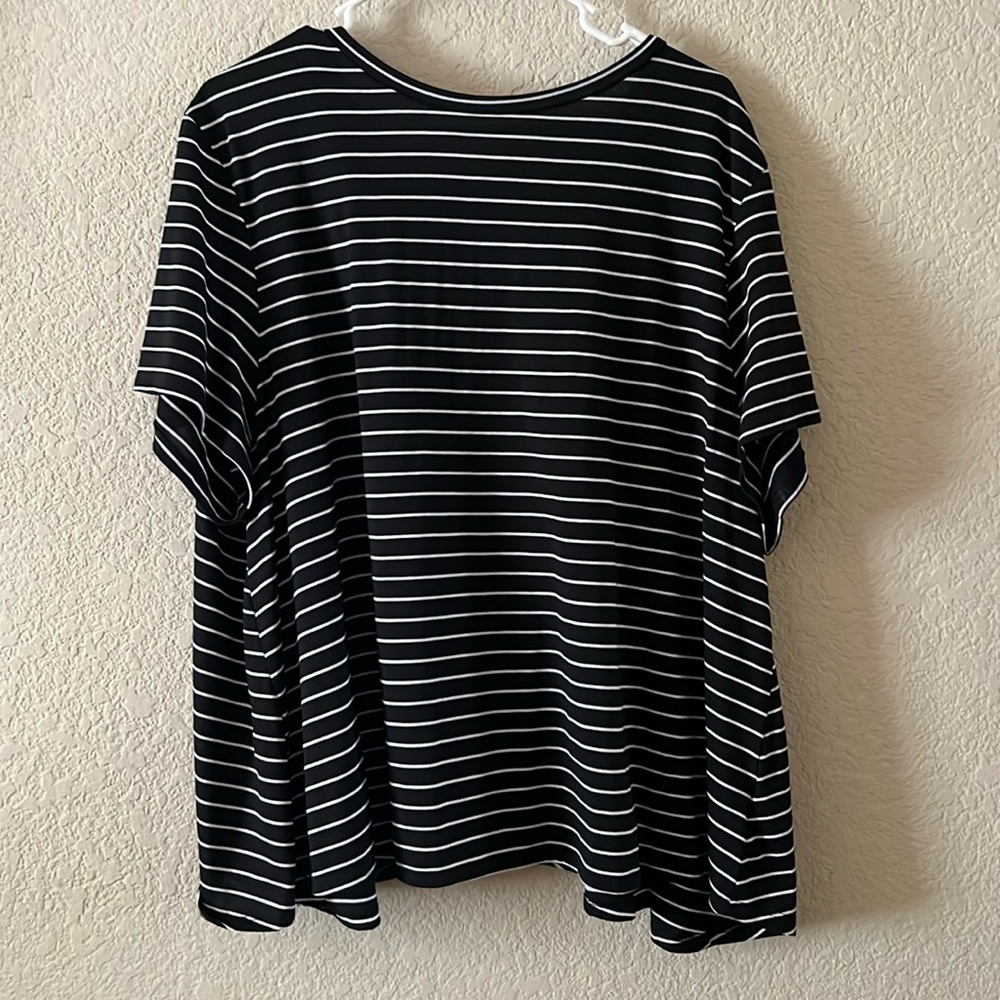 Plus size short sleeve athletic shirt